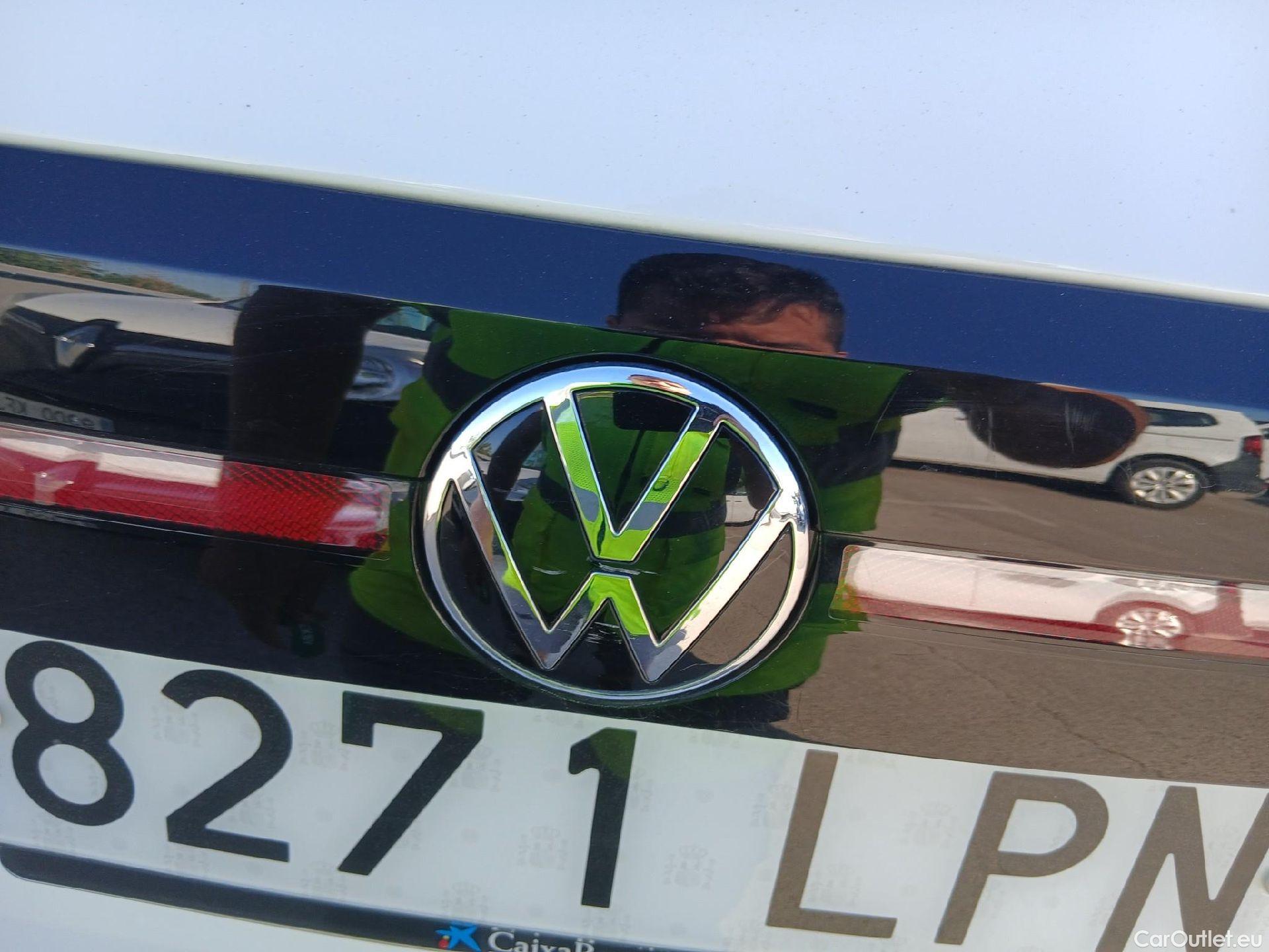  Volkswagen  T-CROSS VOLKSWAGEN  / 2018 / 5P / todoterreno Advance 1.0 TSI 81kW (110CV) DSG (AC3) #21
