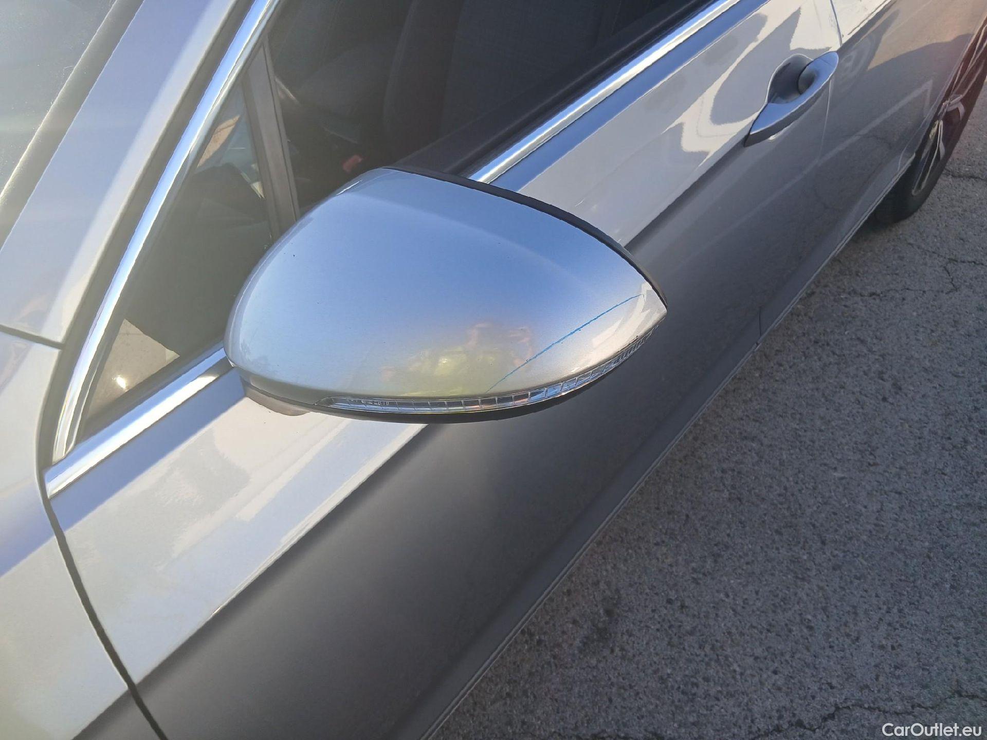  Volkswagen  Passat VOLKSWAGEN  / 2019 / 4P / sedán Executive 2.0 TDI 110kW (150CV) #10