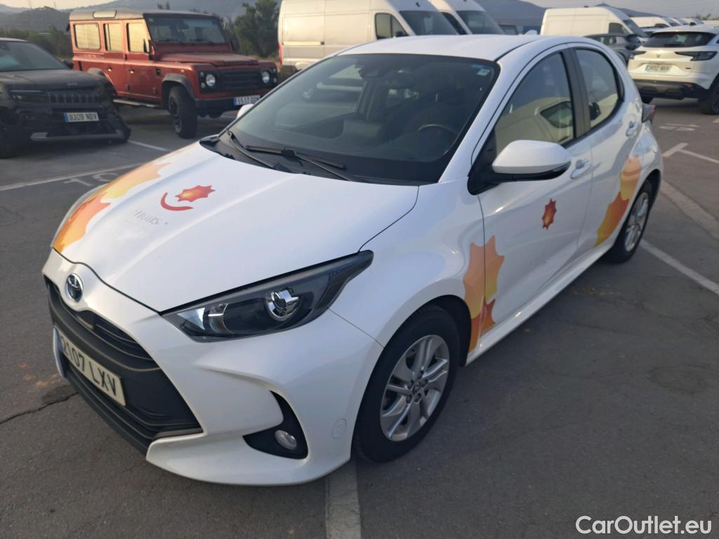  Toyota  Yaris TOYOTA  / 2020 / 5P / berlina con portón 1.5 120H Active Tech #5