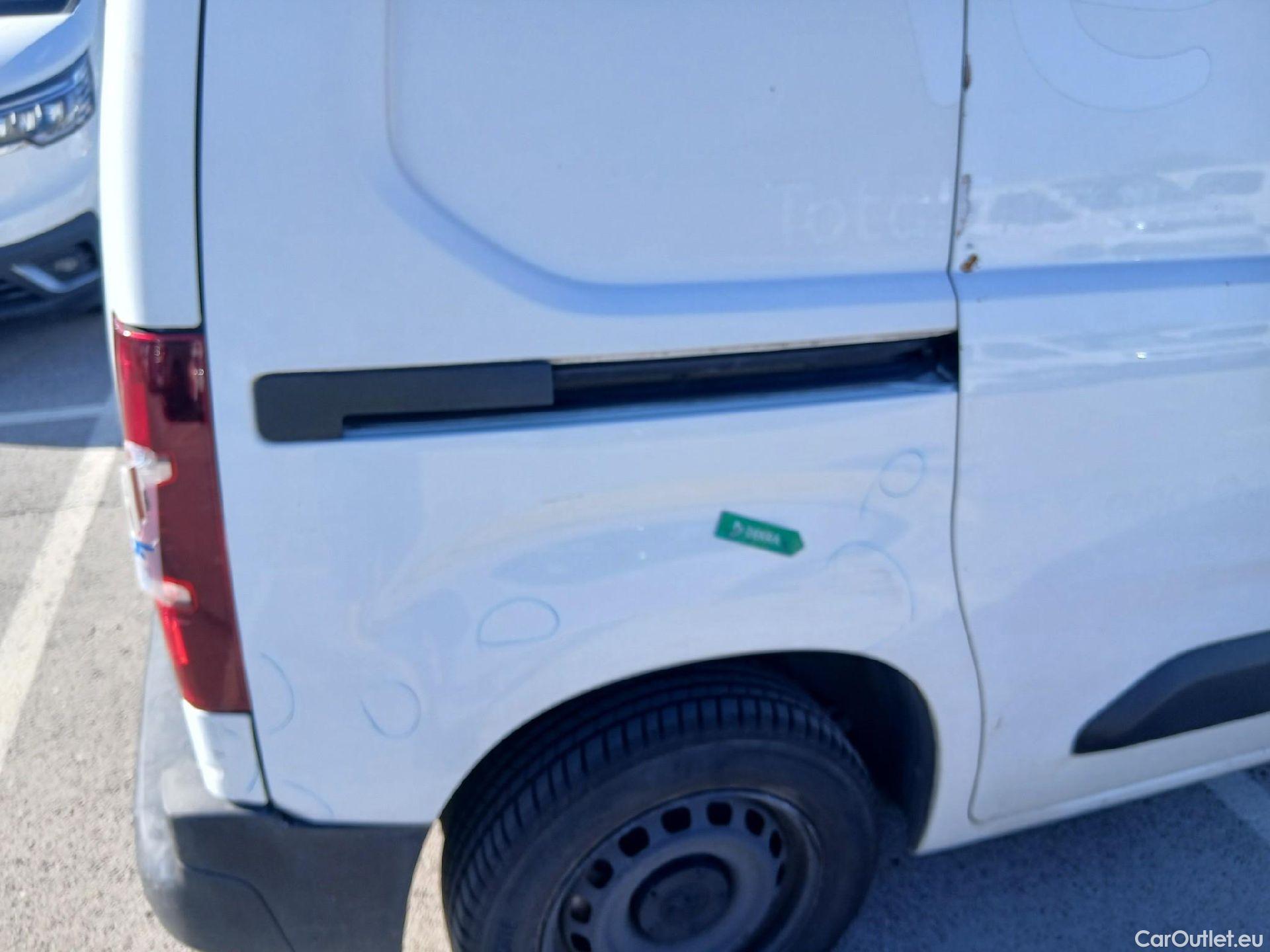  Peugeot  Partner PEUGEOT  / 2018 / 3P / furgón derivado de turismo Pro Standard 600kg BlueHDi 73kW (AC) #30