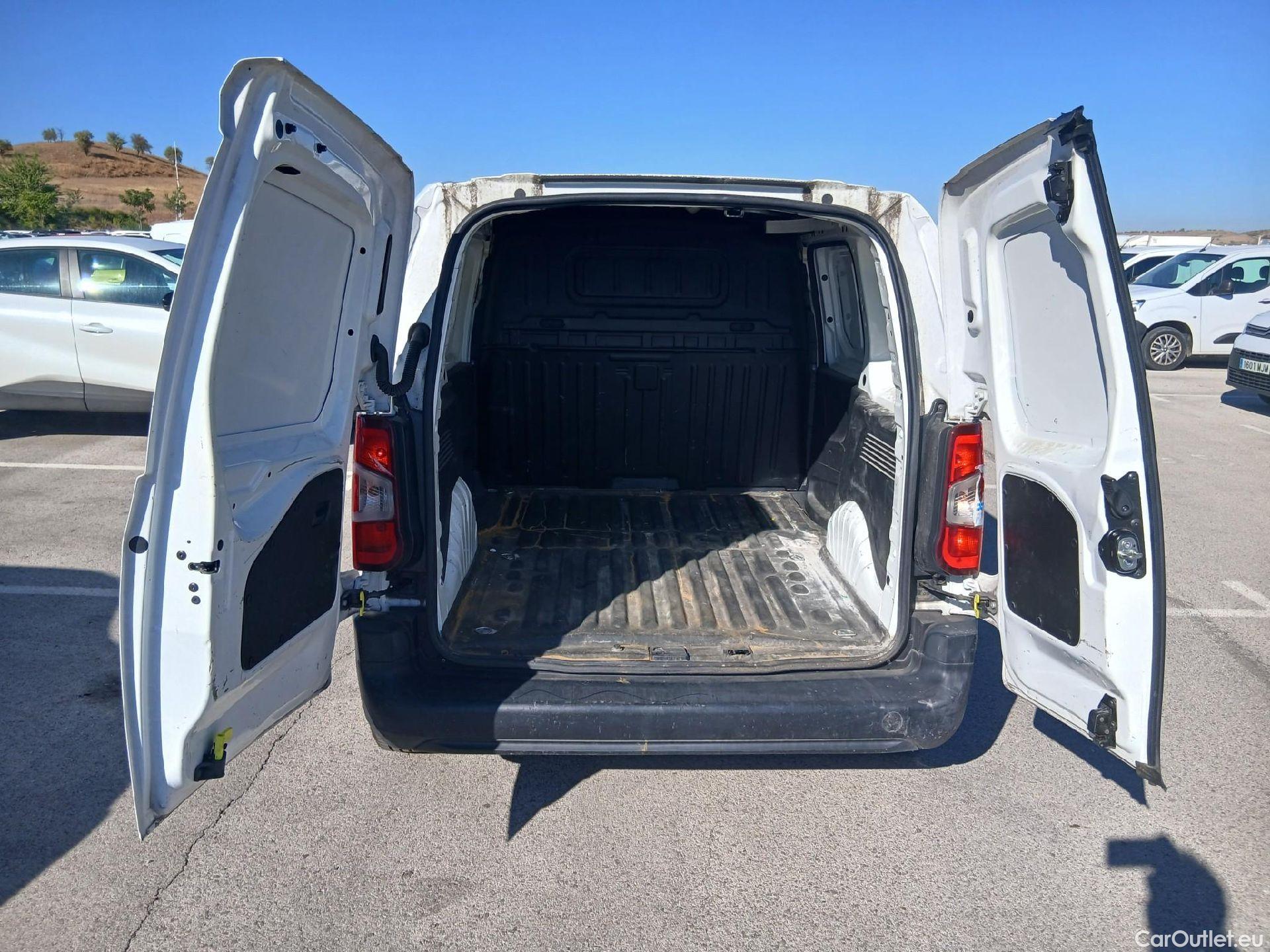  Peugeot  Partner PEUGEOT  / 2018 / 3P / furgón derivado de turismo Pro Standard 600kg BlueHDi 73kW (AC) #28