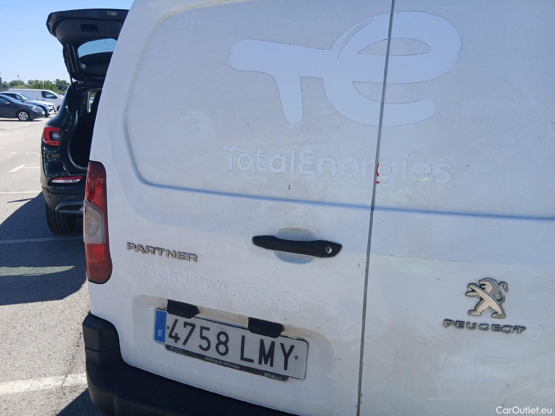  Peugeot  Partner PEUGEOT  / 2018 / 3P / furgón derivado de turismo Pro Standard 600kg BlueHDi 73kW (AC) #37