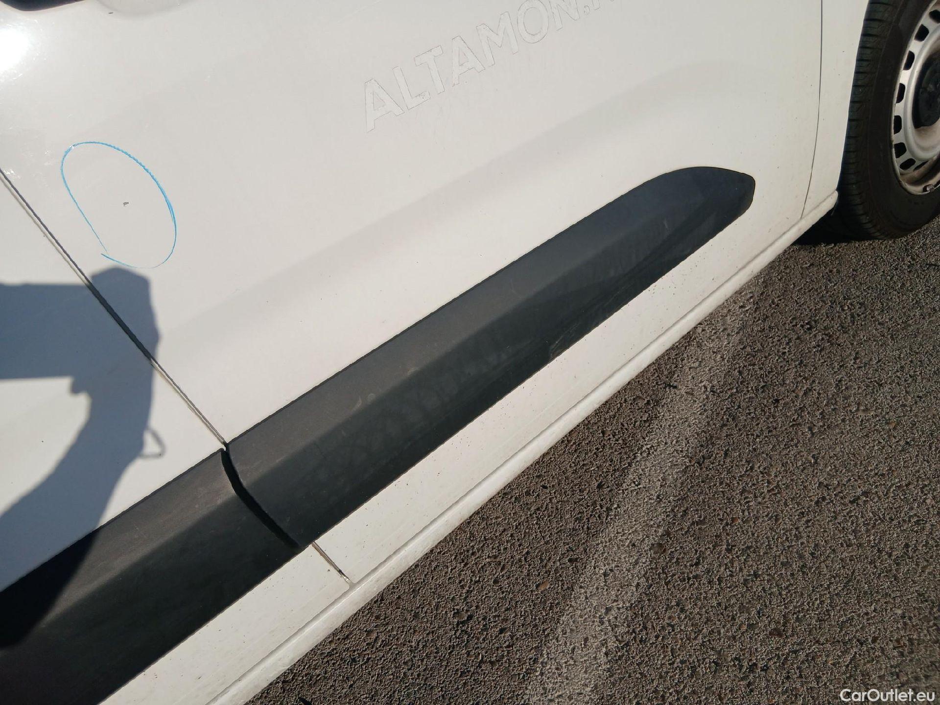  Peugeot  Partner PEUGEOT  / 2018 / 4P / furgón derivado de turismo Premium Standard 600kg BlueHDi 73kW (AC) #31