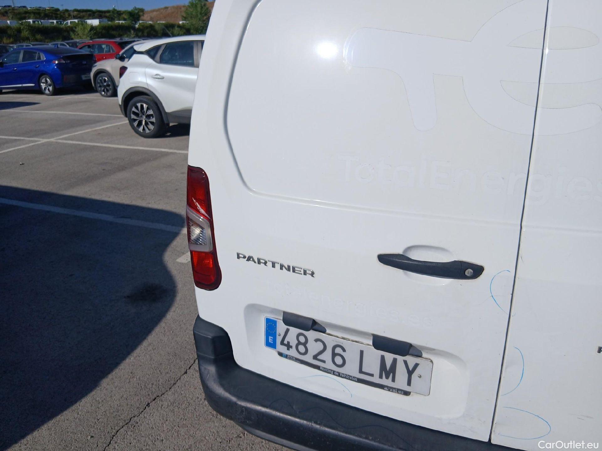  Peugeot  Partner PEUGEOT  / 2018 / 3P / furgón derivado de turismo Pro Standard 600kg BlueHDi 73kW (AC) #23