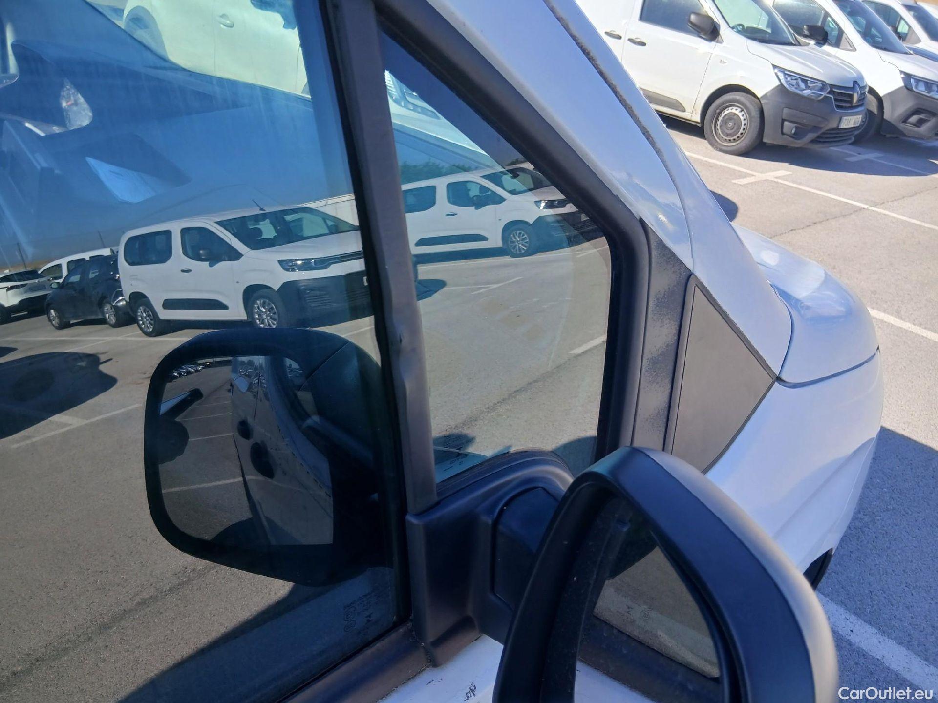  Peugeot  Partner PEUGEOT  / 2018 / 3P / furgón derivado de turismo Pro Standard 600kg BlueHDi 73kW (AC) #40