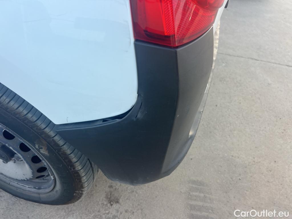  Fiat  Fiorino FIAT  / 2016 / 3P / furgón derivado de turismo Cargo Base 1.3 Mjet 59kW (80CV) E6 #29