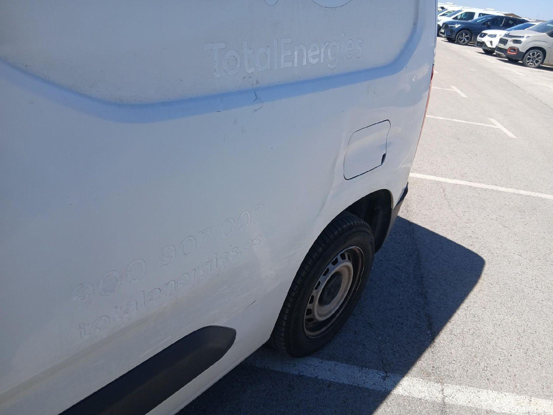  Peugeot  Partner PEUGEOT  / 2018 / 3P / furgón derivado de turismo Pro Standard 600kg BlueHDi 73kW (AC) #25
