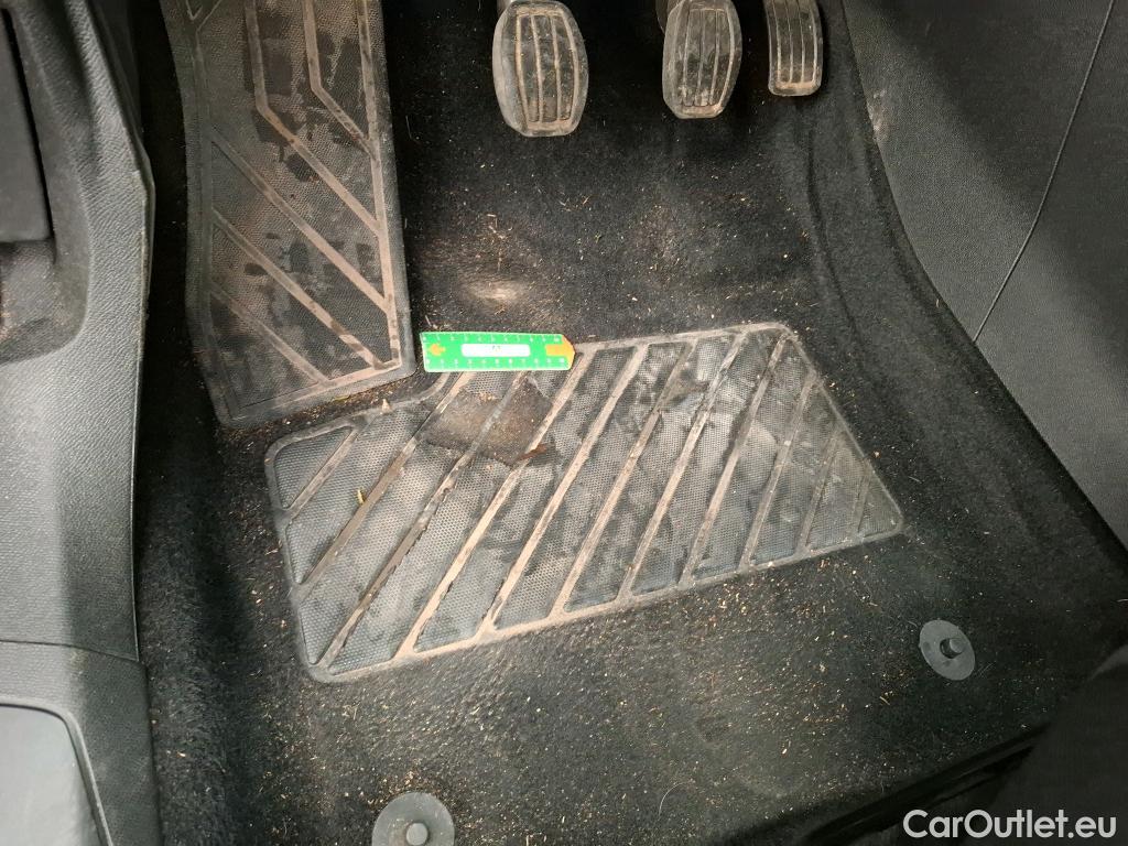  Peugeot  3008  II Active Pack 1.2 PureTech 130CV BVM6 E6d #1