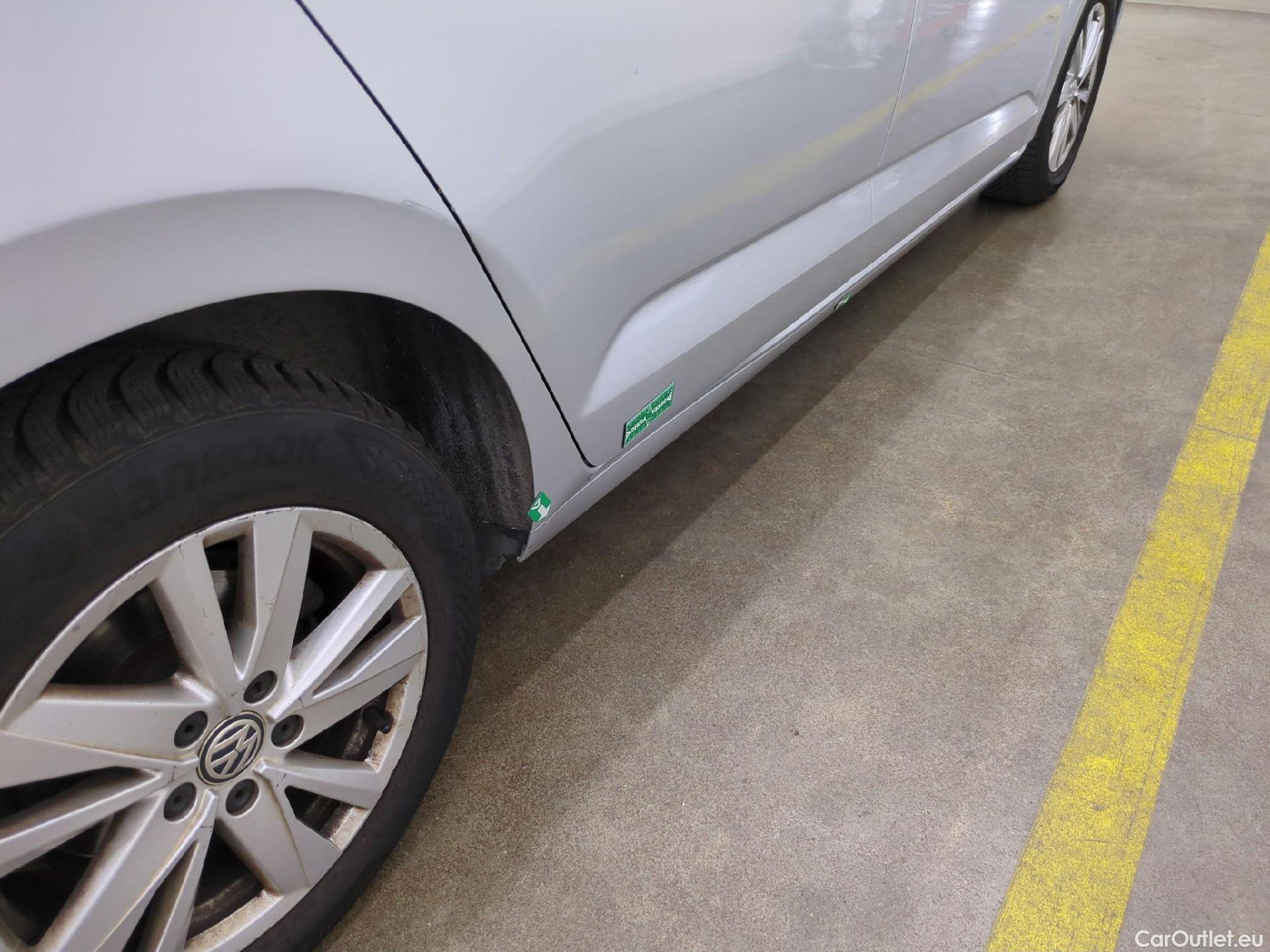  Volkswagen  Touran  Lounge Business BMT/Start-Stopp 2.0 TDI 115CV BVA7 E6dT #31