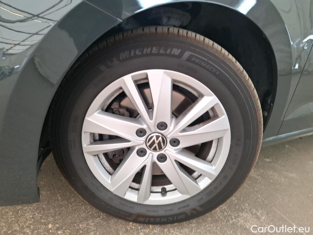  Volkswagen  Touran VOLKSWAGEN  / 2015 / 5P / monospace 2.0 TDI 115 DSG7 Lounge Business 7 pl #51