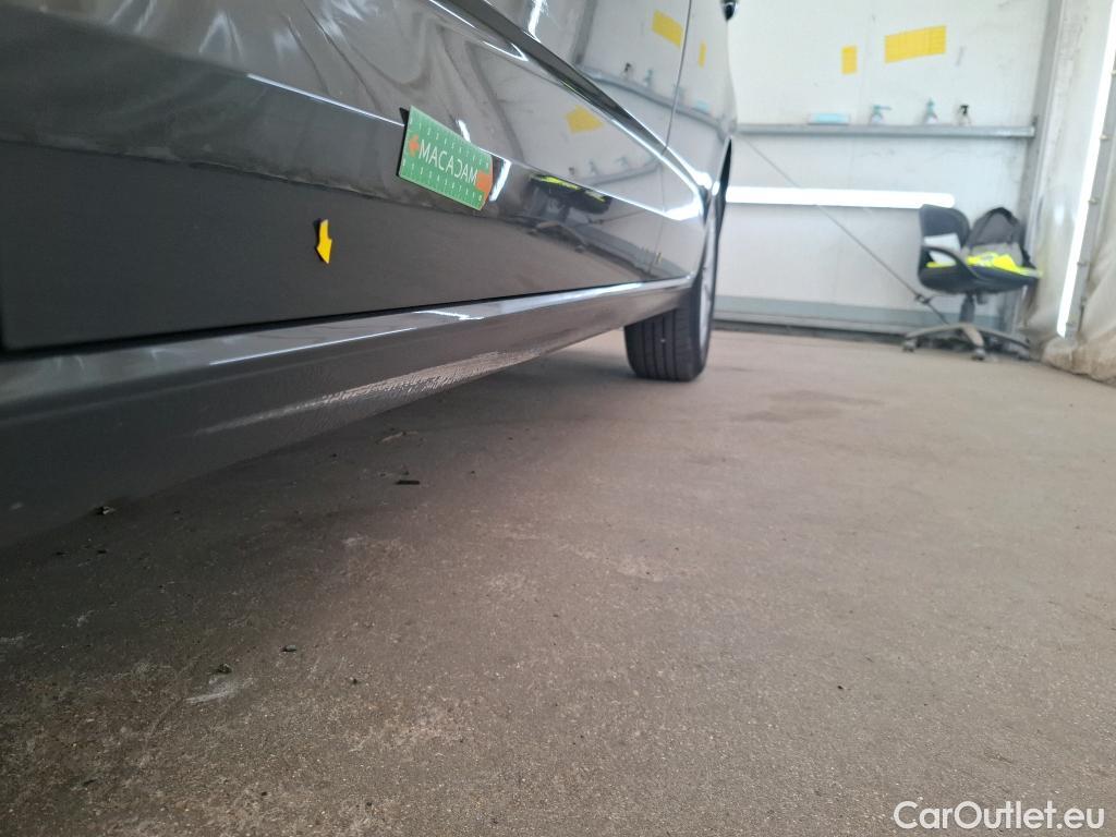  Volkswagen  Touran VOLKSWAGEN  / 2015 / 5P / monospace 2.0 TDI 115 DSG7 Lounge Business 7 pl #2