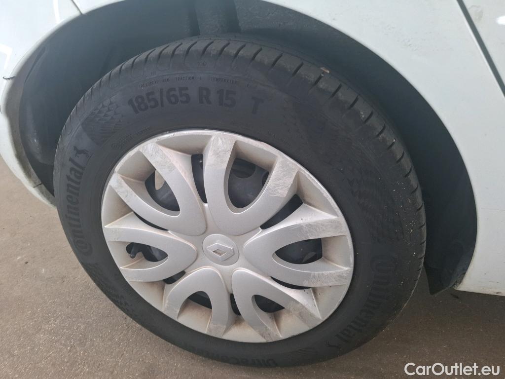  Renault  Clio  IV Air MediaNav 1.5 dCi 75CV BVM5 E6 #38