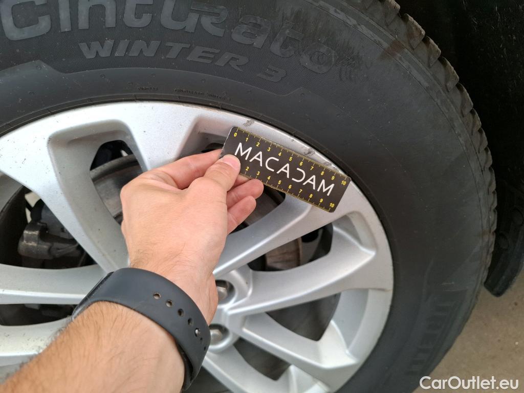  Ford  Kuga  Plug-In Hybrid Titanium 2.5 240CV BVA6 E6d #37