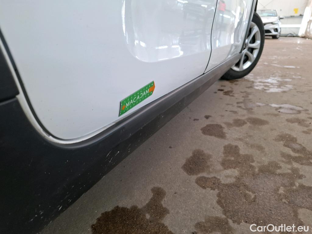  Citroen  C3  Société Feel 1.5 BlueHDI 100CV BVM6 E6d #4