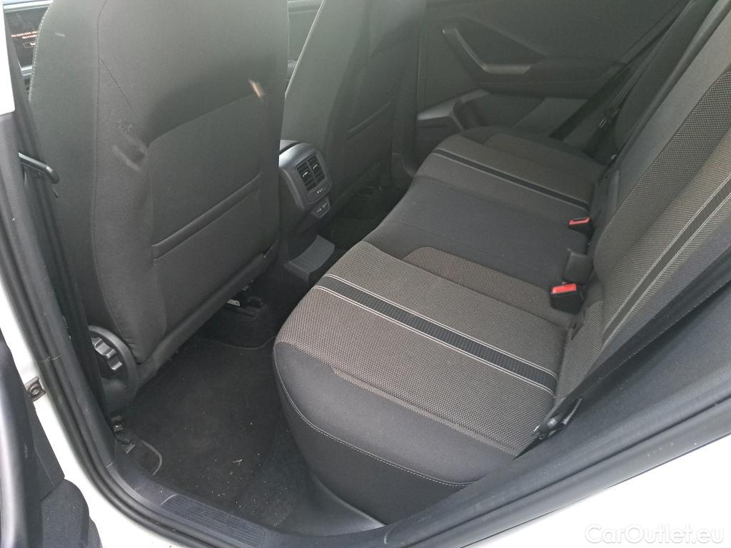  Volkswagen  T-ROC VOLKSWAGEN  / 2017 / 5P / todoterreno Advance 1.0 TSI 81kW (110CV) #8