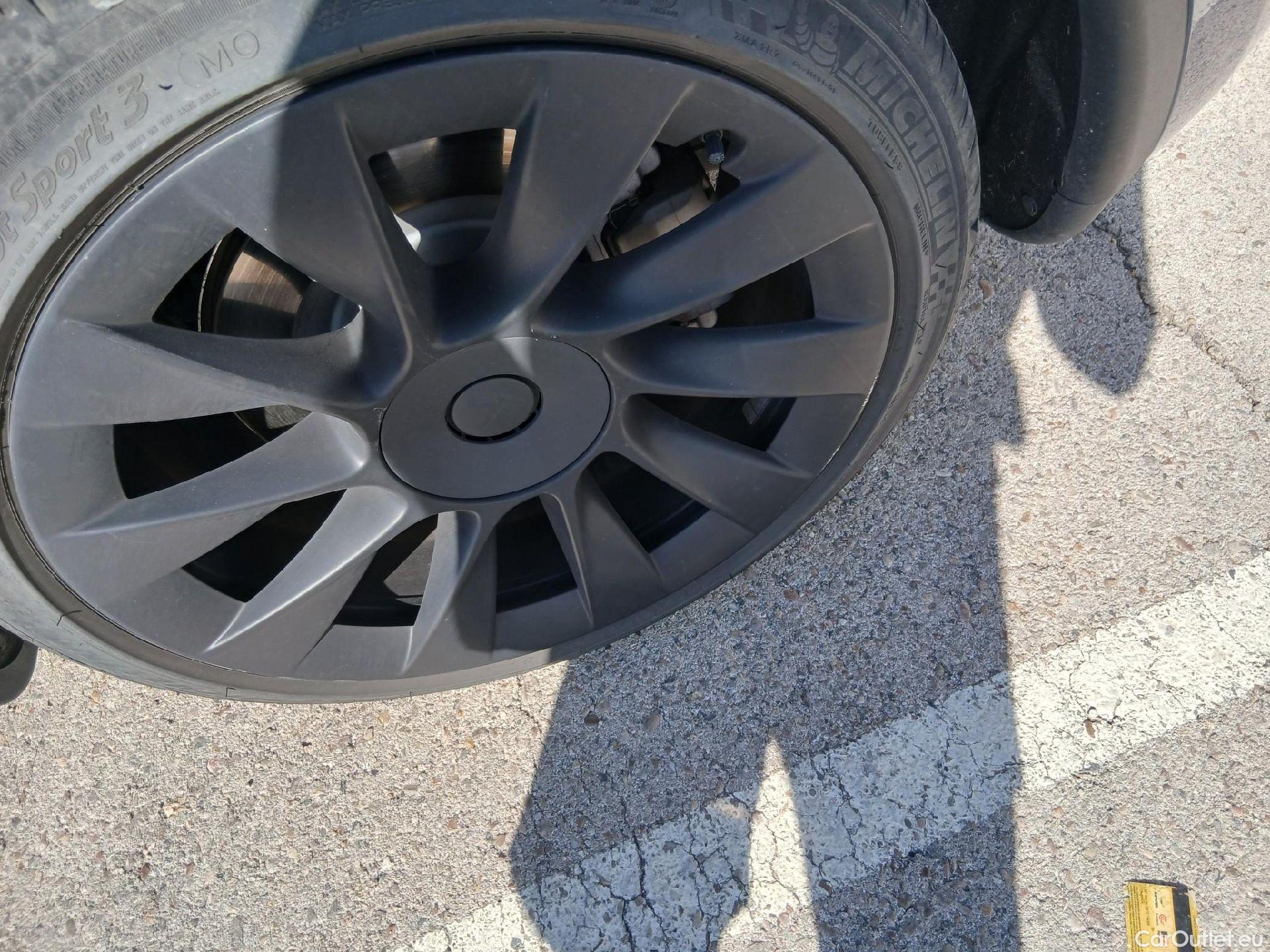  Tesla  Model Y TESLA  / 2020 / 5P / todoterreno Gran Autonomía 4WD #11