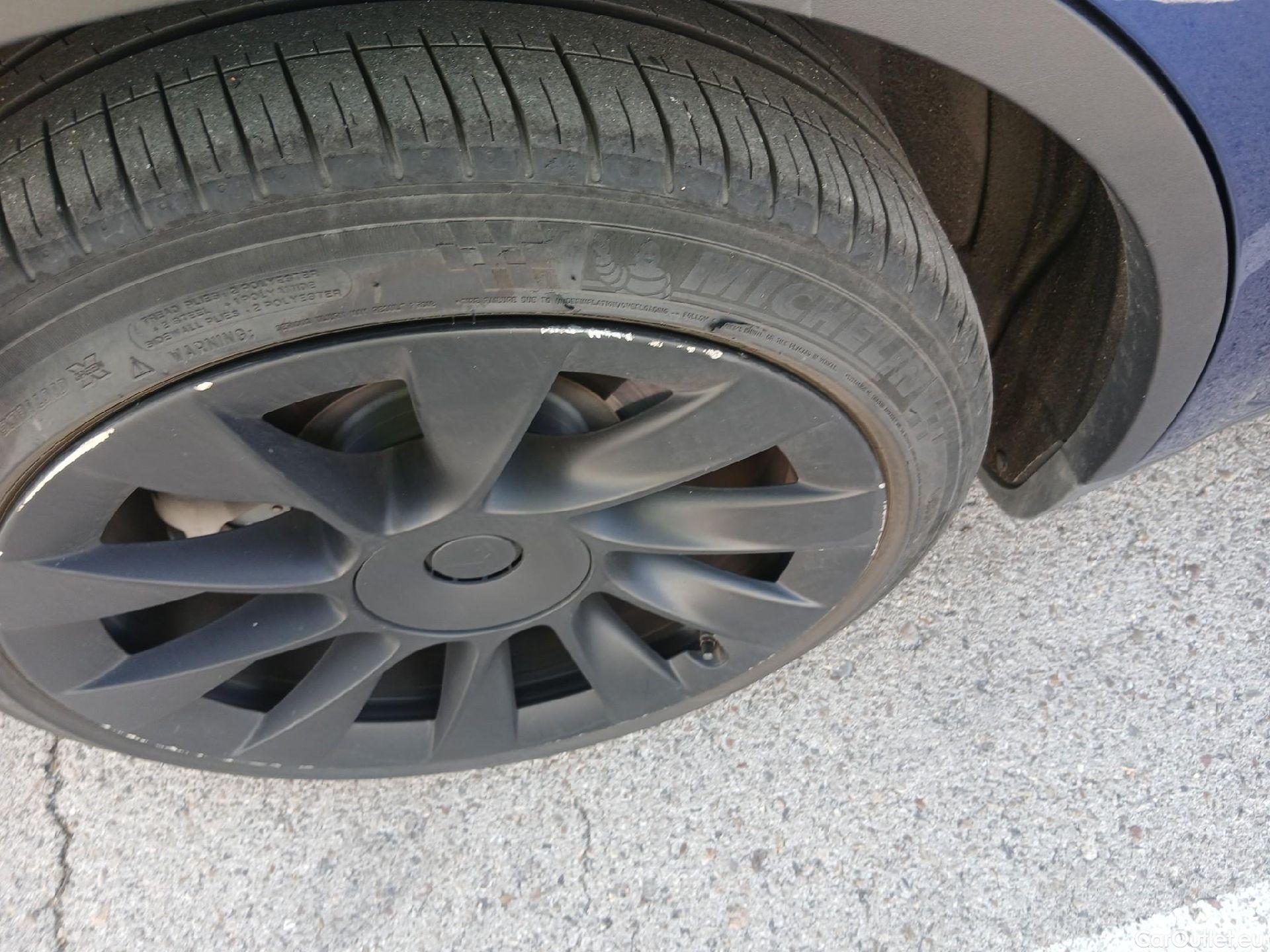  Tesla  Model Y TESLA  / 2020 / 5P / todoterreno Gran Autonomía 4WD #17