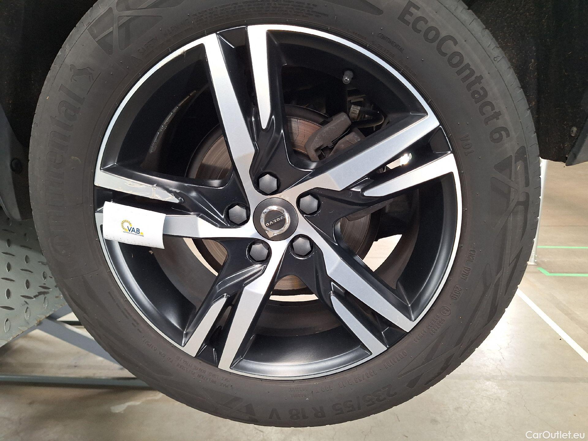  Volvo  XC 40 Volvo, XC40 '17, Volvo XC40 T3 Geartronic R-Design 5d #48