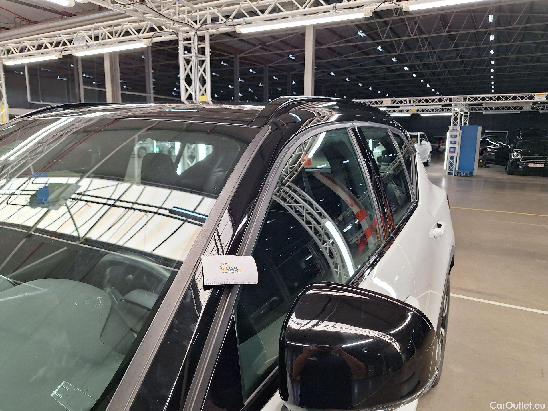 Volvo  XC 40 Volvo, XC40 '17, Volvo XC40 T3 Geartronic R-Design 5d #5