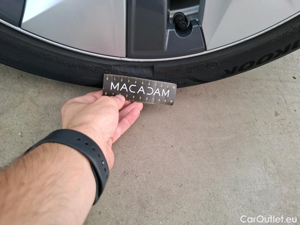  Tesla  Model Y TESLA  / 2020 / 5P / SUV Grande Autonomie RWD #9