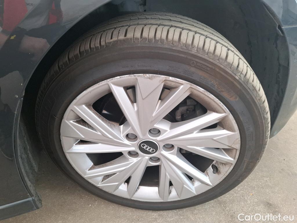  Audi  A3 AUDI  Sportback / 2020 / 5P / Berline 40 TFSI e 204 S Tronic Design Luxe #32