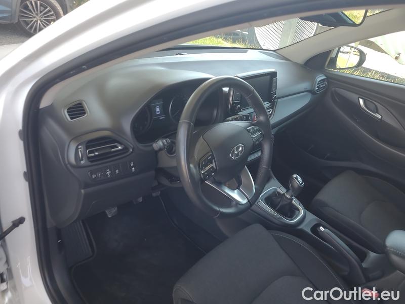  Hyundai  i30  (PD)(01.2017  ->)  kom.1.5T-GDI Smart 5d #8