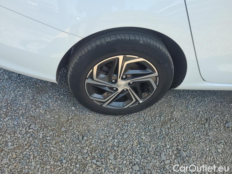  Hyundai  i30  (PD)(01.2017  ->)  kom.1.5T-GDI Smart 5d #15