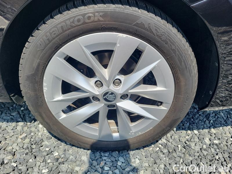  Skoda  Octavia  Combi (NX3)(2020) Oct.C.2.0TDI 110 4x4 Style AT #10