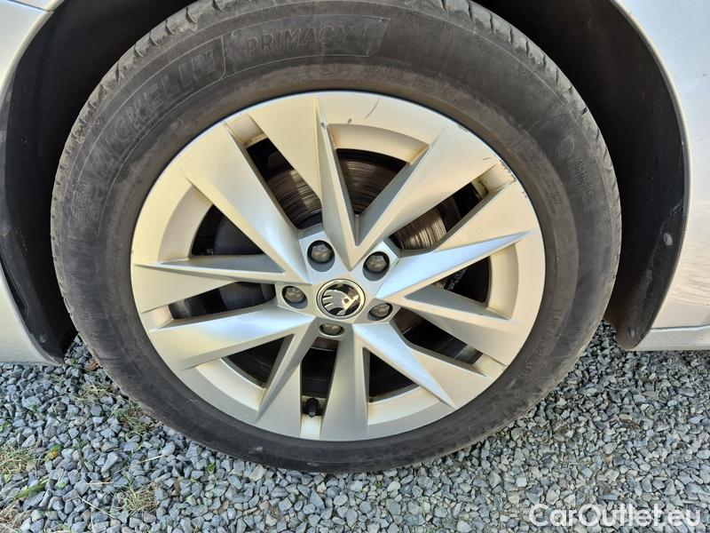  Skoda  Octavia  Lim. (NX3)(2020) Oct.2.0 TDI 85 Style AT 5d #3