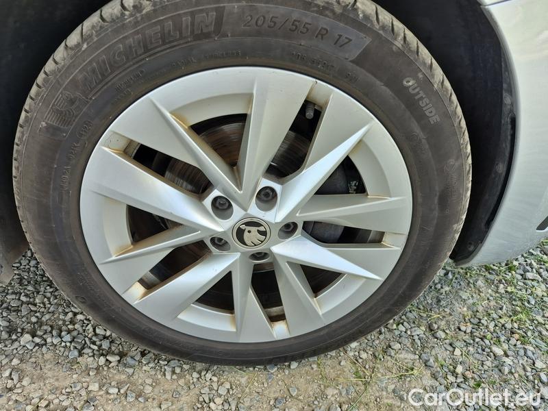  Skoda  Octavia  Lim. (NX3)(2020) Oct.2.0 TDI 85 Style AT 5d #24