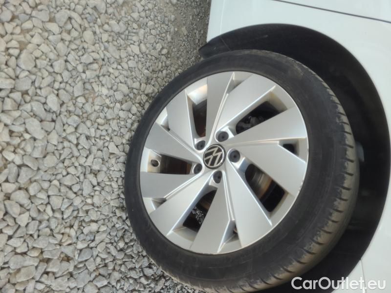  Volkswagen  Golf  VIII (CD1) (2019) Var.2.0TDI 110 Style 5d #9