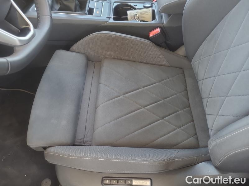  Volkswagen  Golf  VIII (CD1) (2019) Var.2.0TDI 110 Style 5d #5