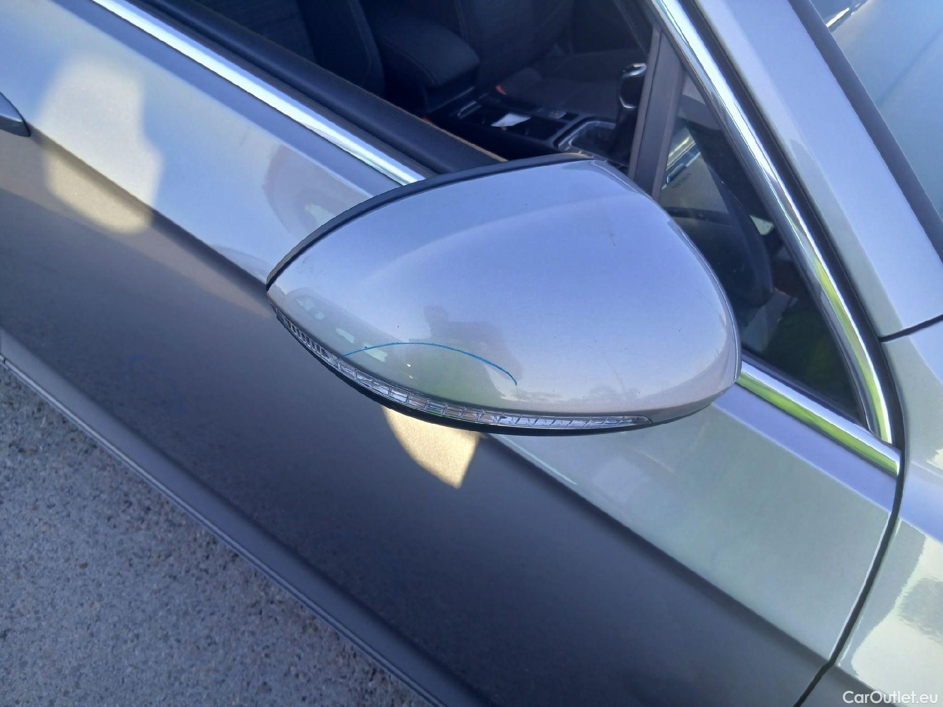  Volkswagen  Passat VOLKSWAGEN  / 2019 / 4P / sedán Executive 2.0 TDI 110kW (150CV) #22