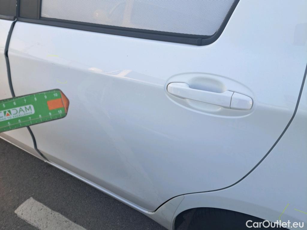  Toyota  Yaris TOYOTA  / 2017 / 5P / berlina con portón 1.5 100H Active 2 plazas #58