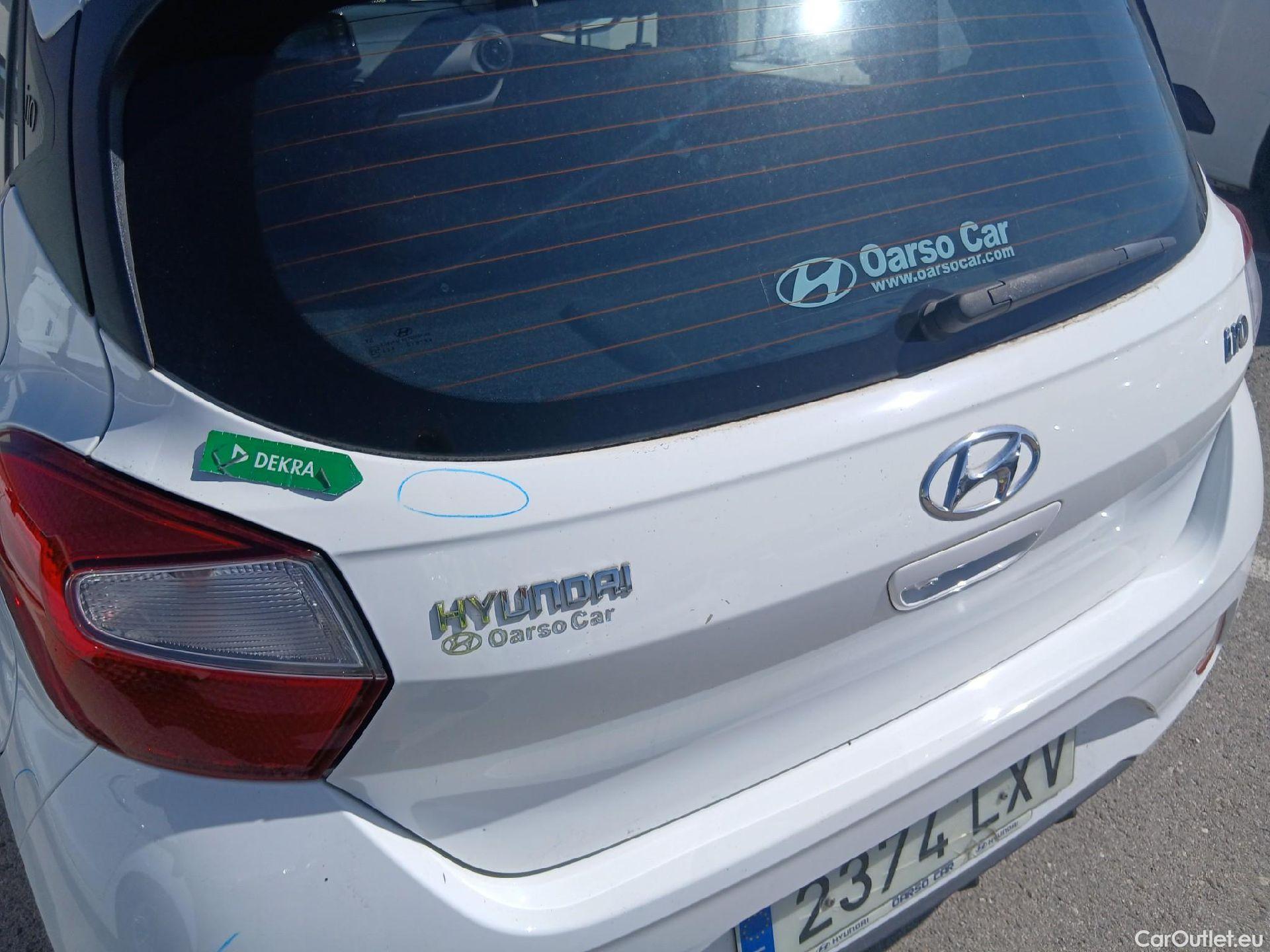  Hyundai  i10 HYUNDAI  / 2020 / 5P / berlina con portón 1.0 Klass #21