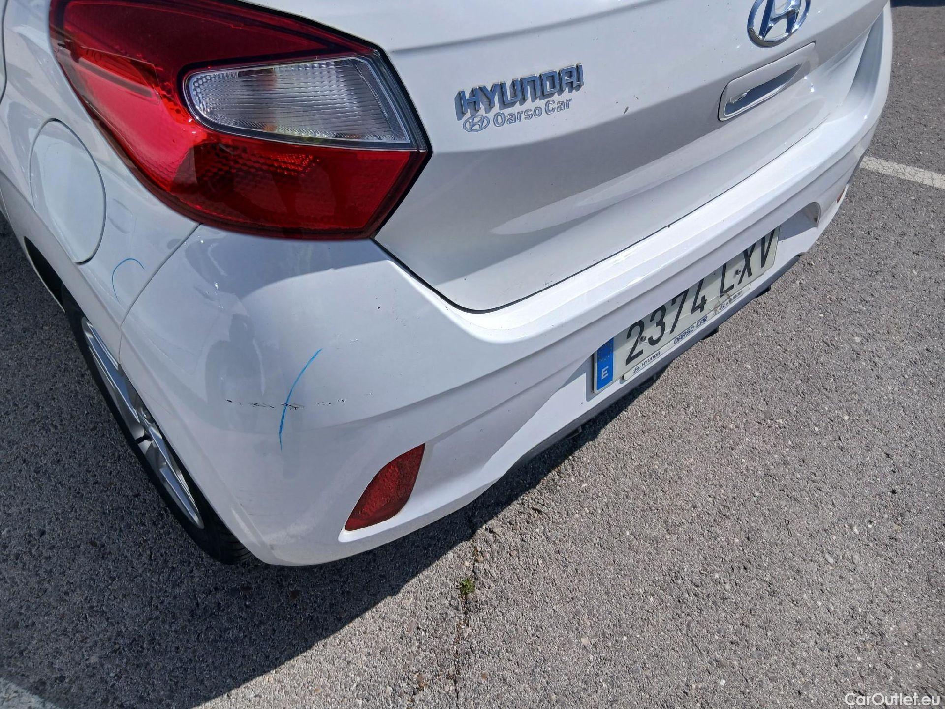  Hyundai  i10 HYUNDAI  / 2020 / 5P / berlina con portón 1.0 Klass #18