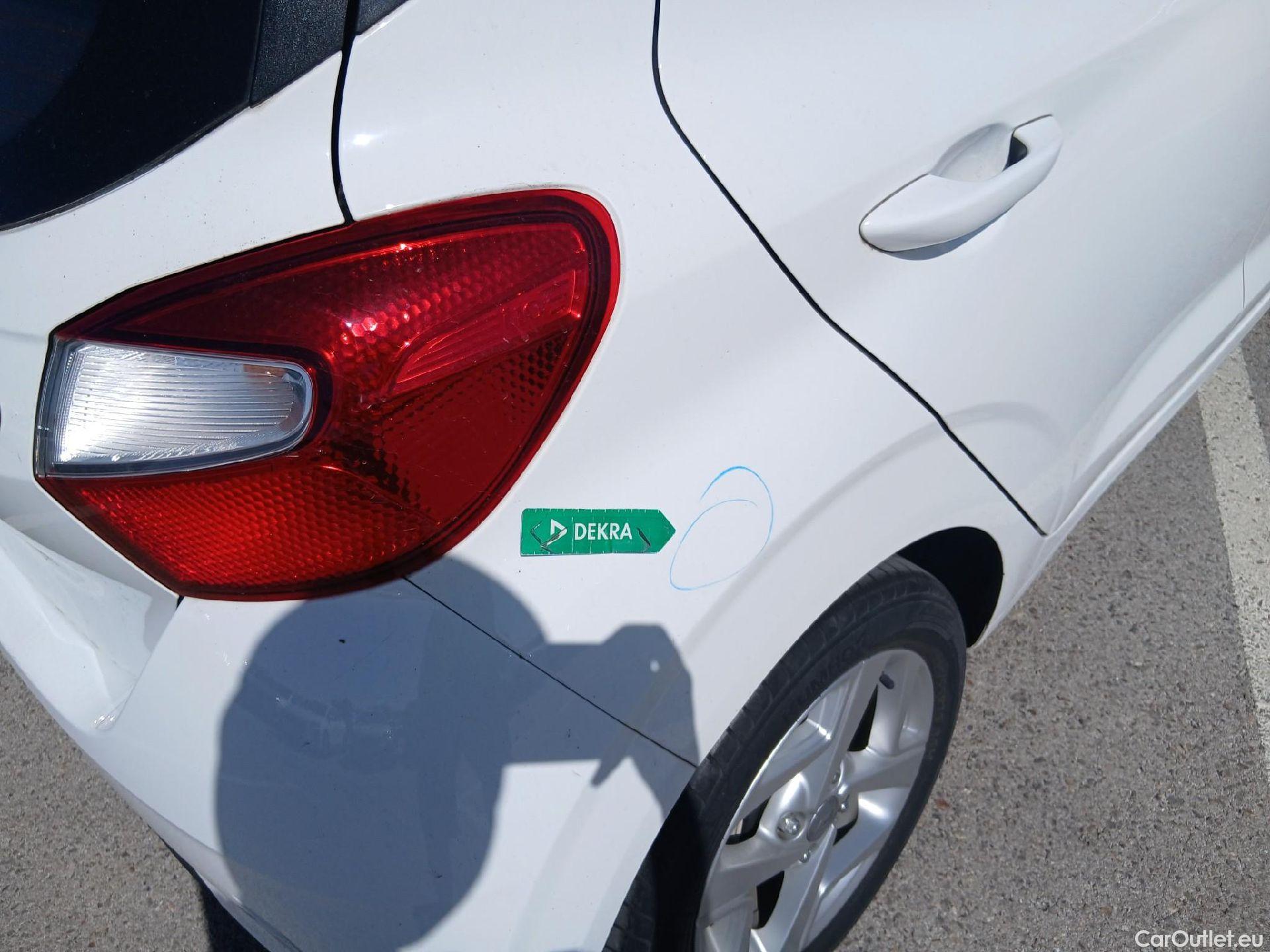  Hyundai  i10 HYUNDAI  / 2020 / 5P / berlina con portón 1.0 Klass #26