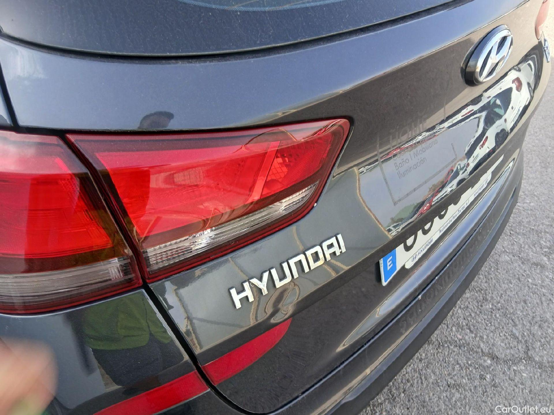  Hyundai  i30 HYUNDAI  / 2020 / 5P / familiar 1.0 TGDI 48V Klass #23