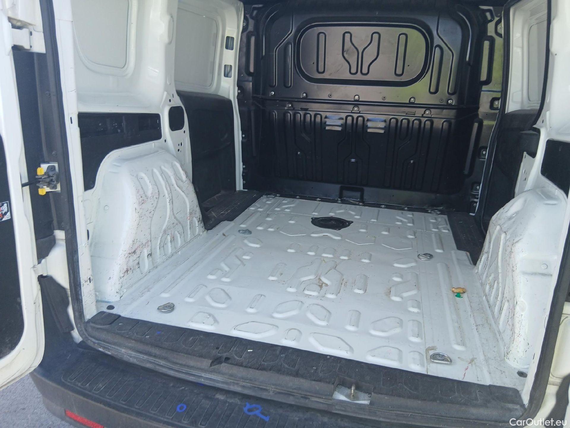 Fiat  Doblo FIAT Doblò Cargo/2015/3P/furgón derivado de turismo Cargo Base Plus 1.3 Mjet 70kW (95CV) #6