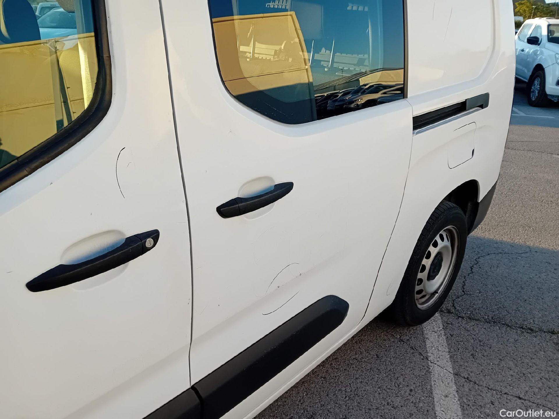 Citroen  Berlingo CITROEN  / 2018 / 4P / furgón derivado de turismo Doble Cab. Talla XL BlueHDi 100 CONTROL #9
