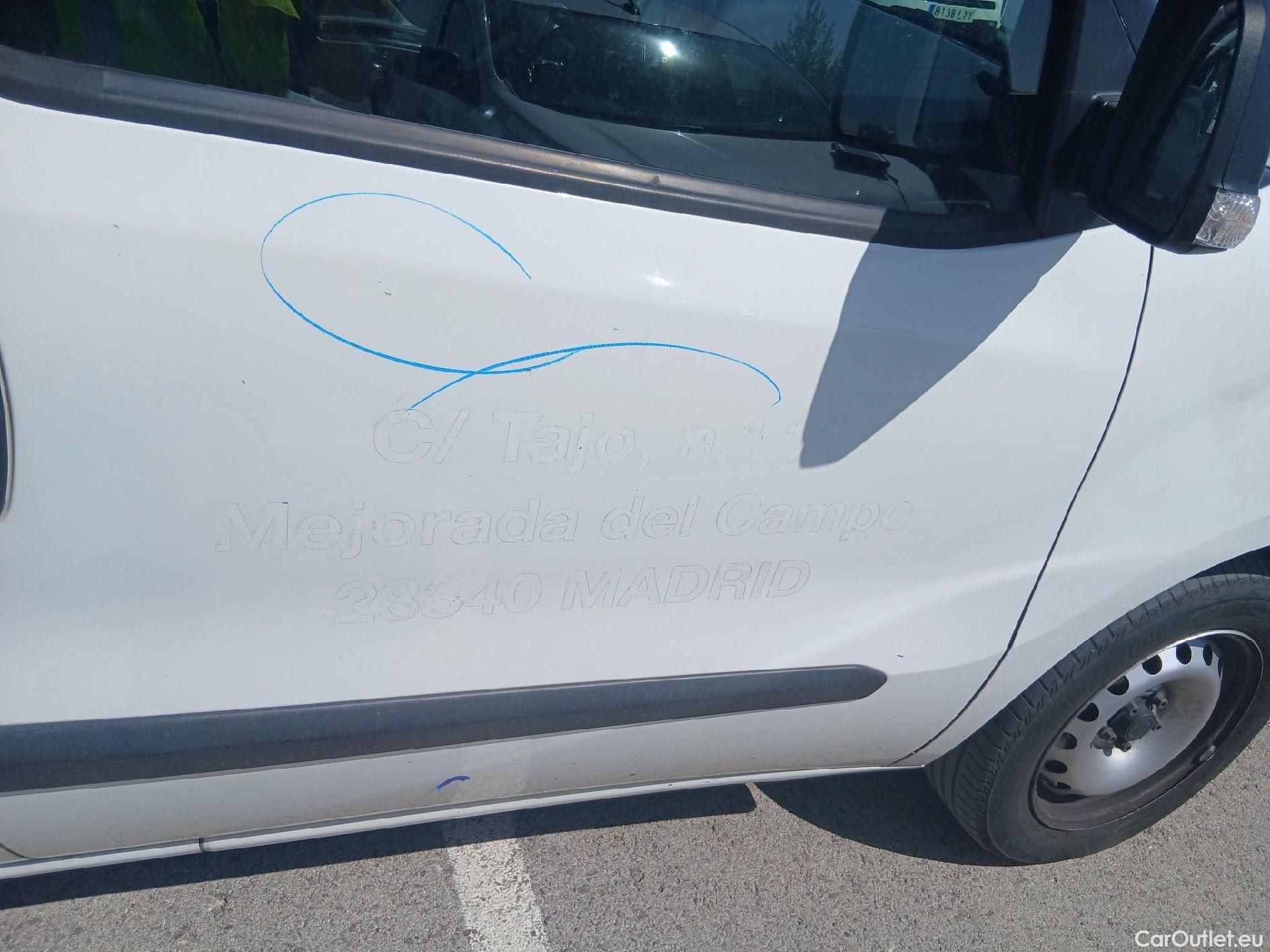  Fiat  Doblo FIAT Doblò Cargo/2015/3P/furgón derivado de turismo Cargo Base Plus 1.3 Mjet 70kW (95CV) #27