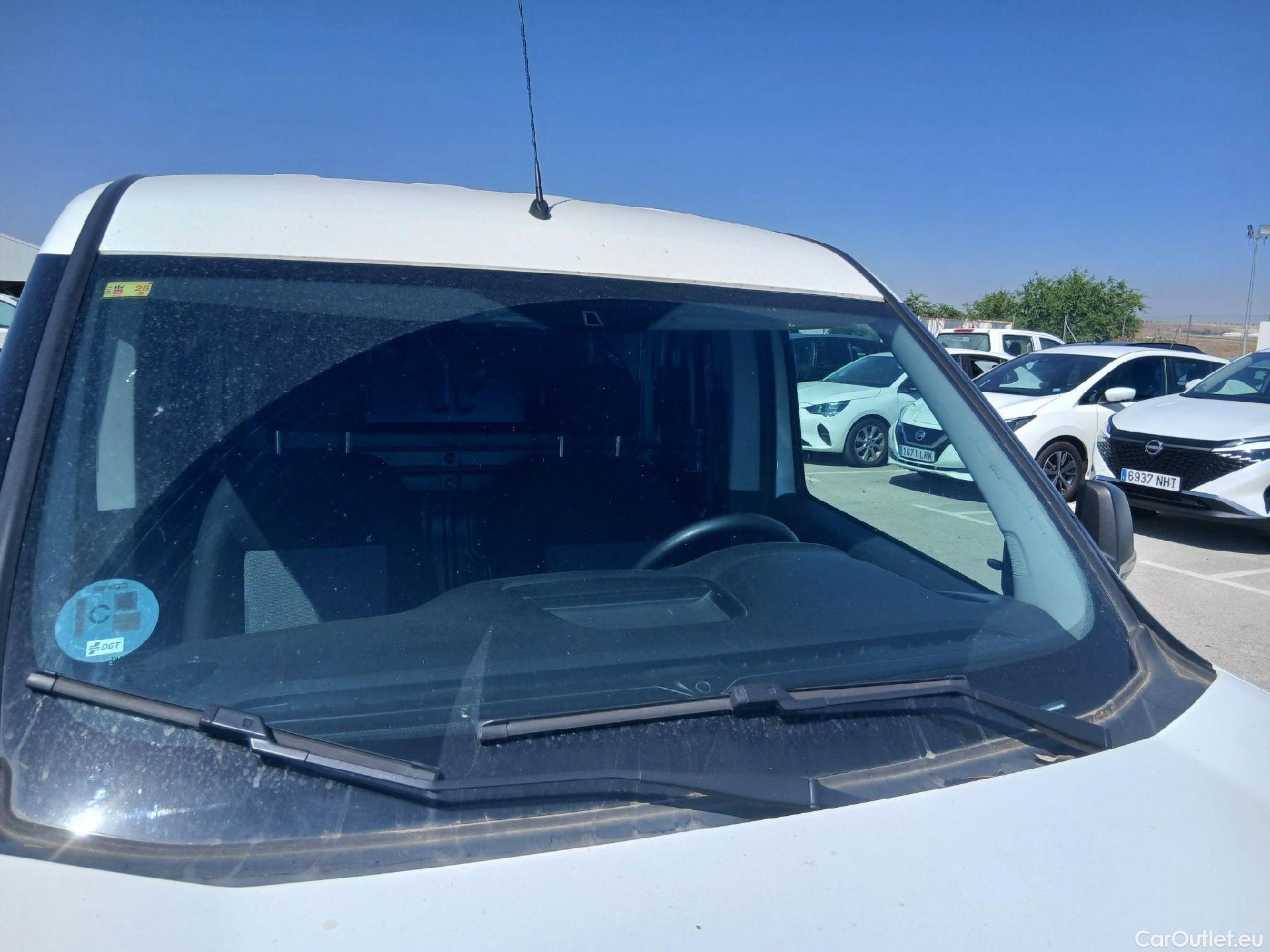  Fiat  Doblo FIAT Doblò Cargo/2015/3P/furgón derivado de turismo Cargo Base Plus 1.3 Mjet 70kW (95CV) #13