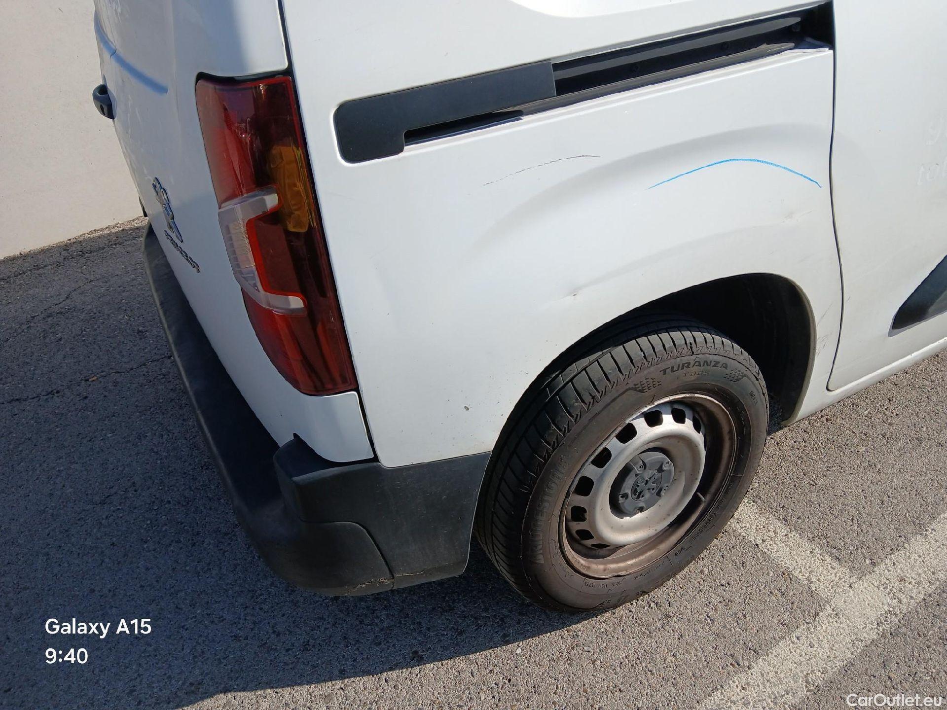  Peugeot  Partner PEUGEOT  / 2018 / 3P / furgón derivado de turismo Pro Standard 600kg BlueHDi 73kW (AC) #32