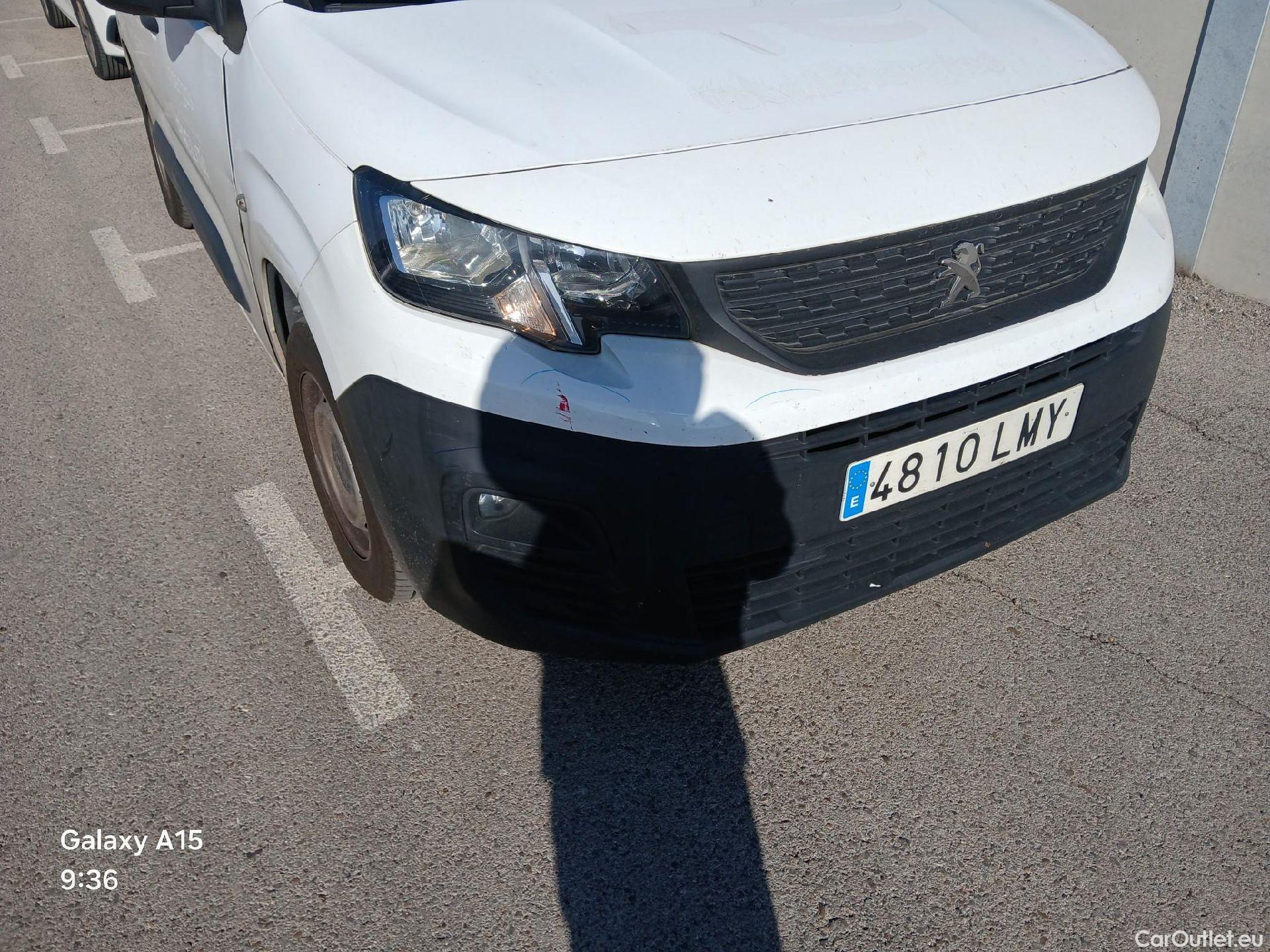  Peugeot  Partner PEUGEOT  / 2018 / 3P / furgón derivado de turismo Pro Standard 600kg BlueHDi 73kW (AC) #14