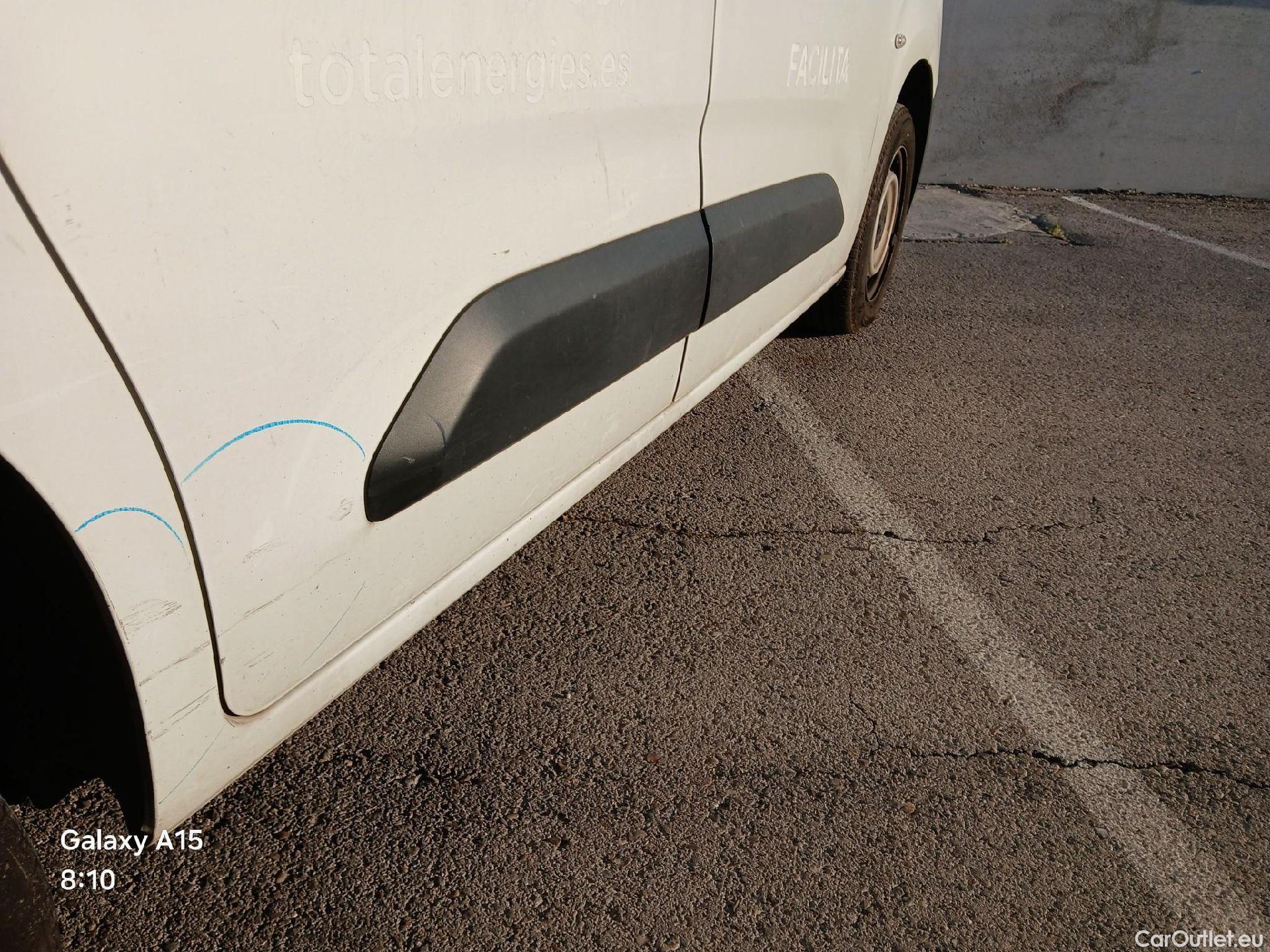  Peugeot  Partner PEUGEOT  / 2018 / 3P / furgón derivado de turismo Pro Standard 600kg BlueHDi 73kW (AC) #32
