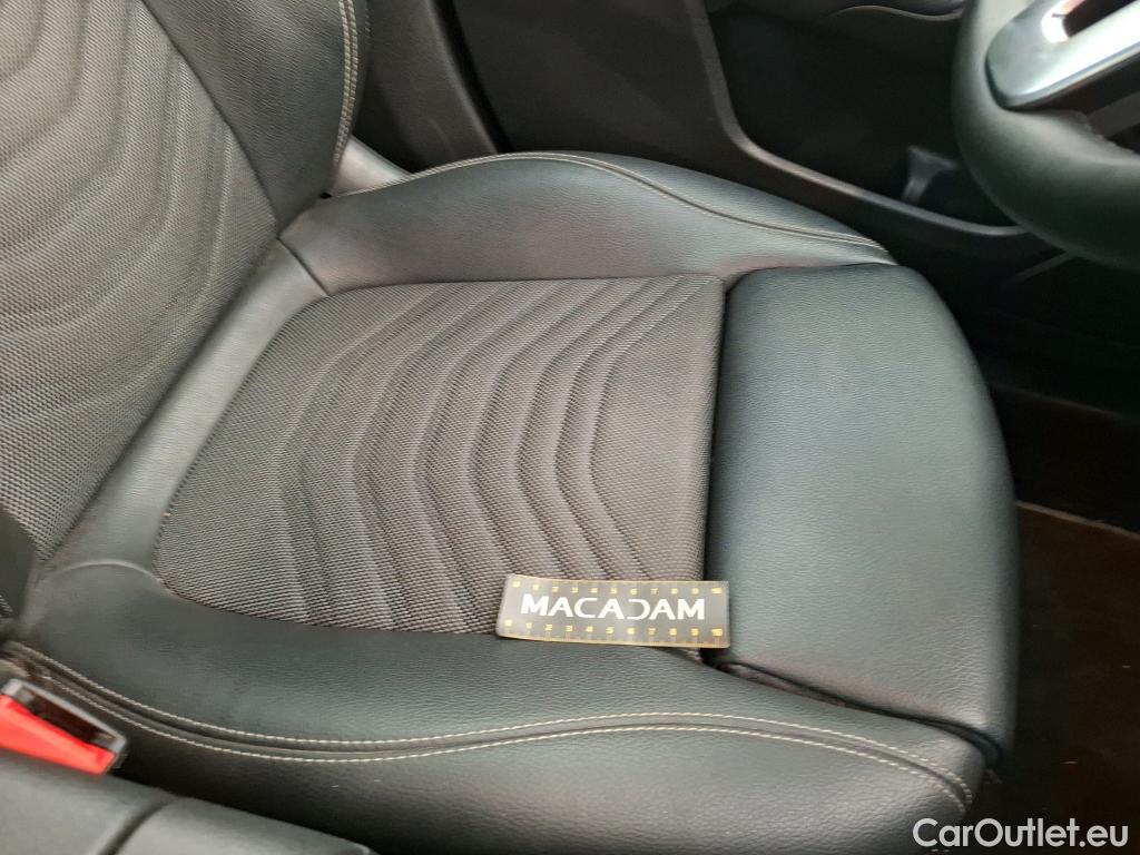  Mercedes  A-Klasse MERCEDES-BENZ Classe A Berline / 2018 / 4P / Berline A 200 d Business Line 8G-DCT #27
