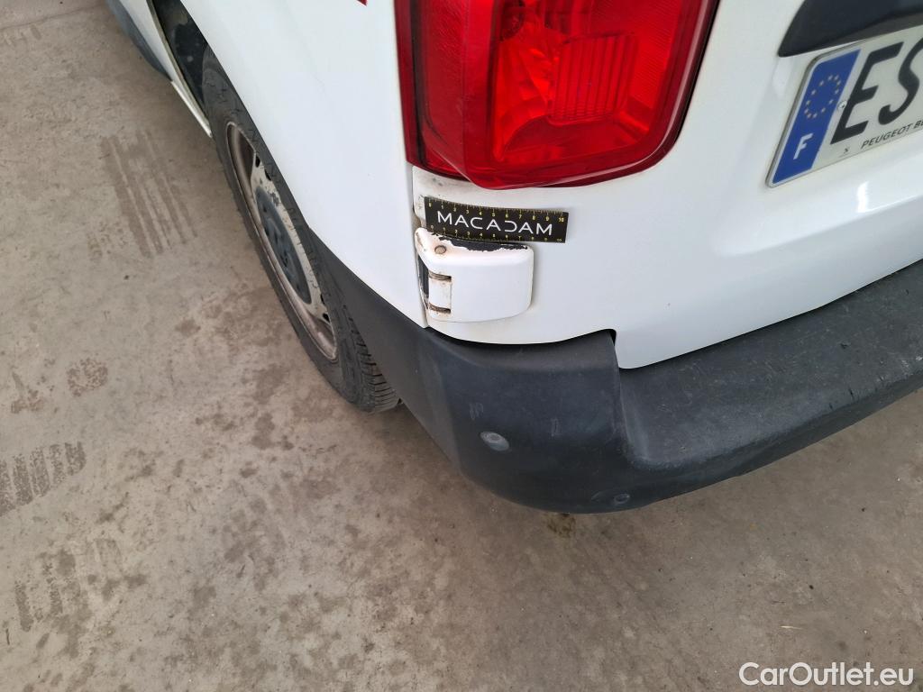  Peugeot  Expert PEUGEOT  VU 4p Fourgon 2.0 BlueHDi 120 S&S Standard Premium P. #29