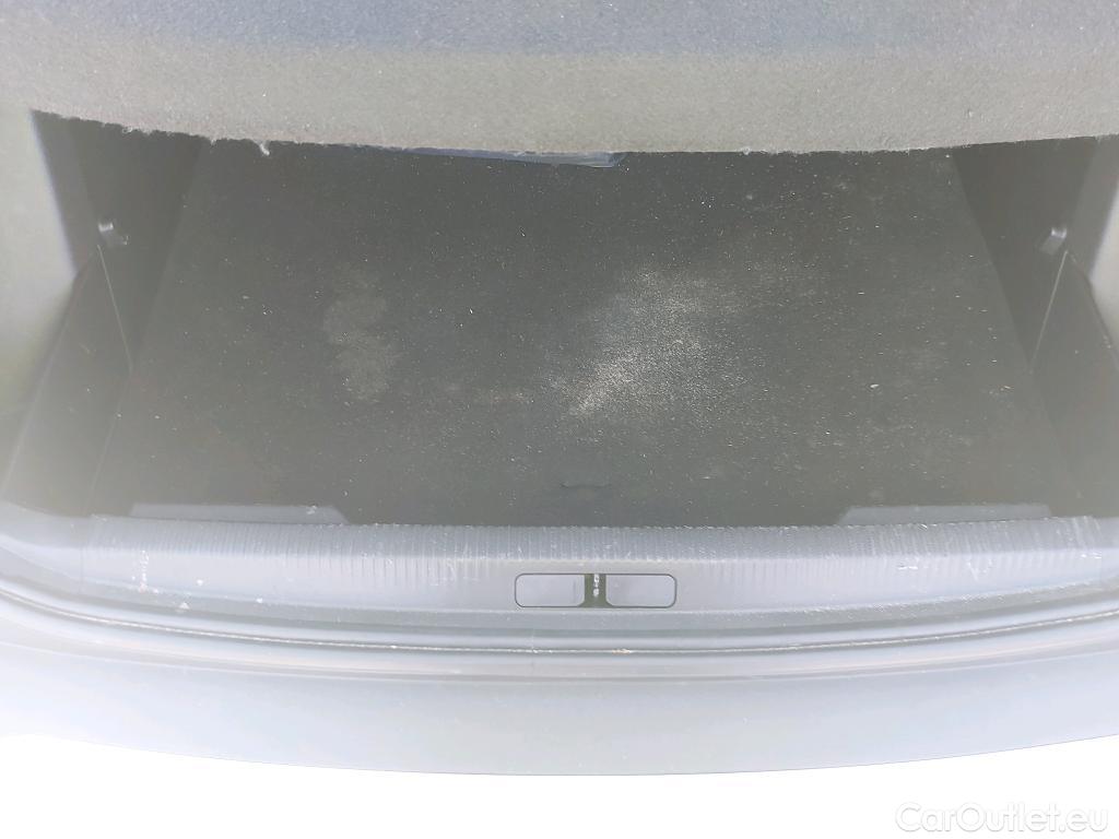  Peugeot  2008 PEUGEOT  / 2019 / 5P / todoterreno Active BlueHDI 81kW (110CV) #9