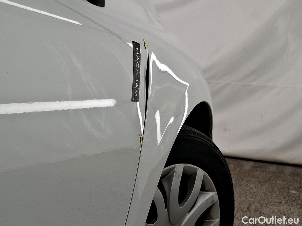  Renault  Clio  IV Air MediaNav 1.5 dCi 75CV BVM5 E6 #15
