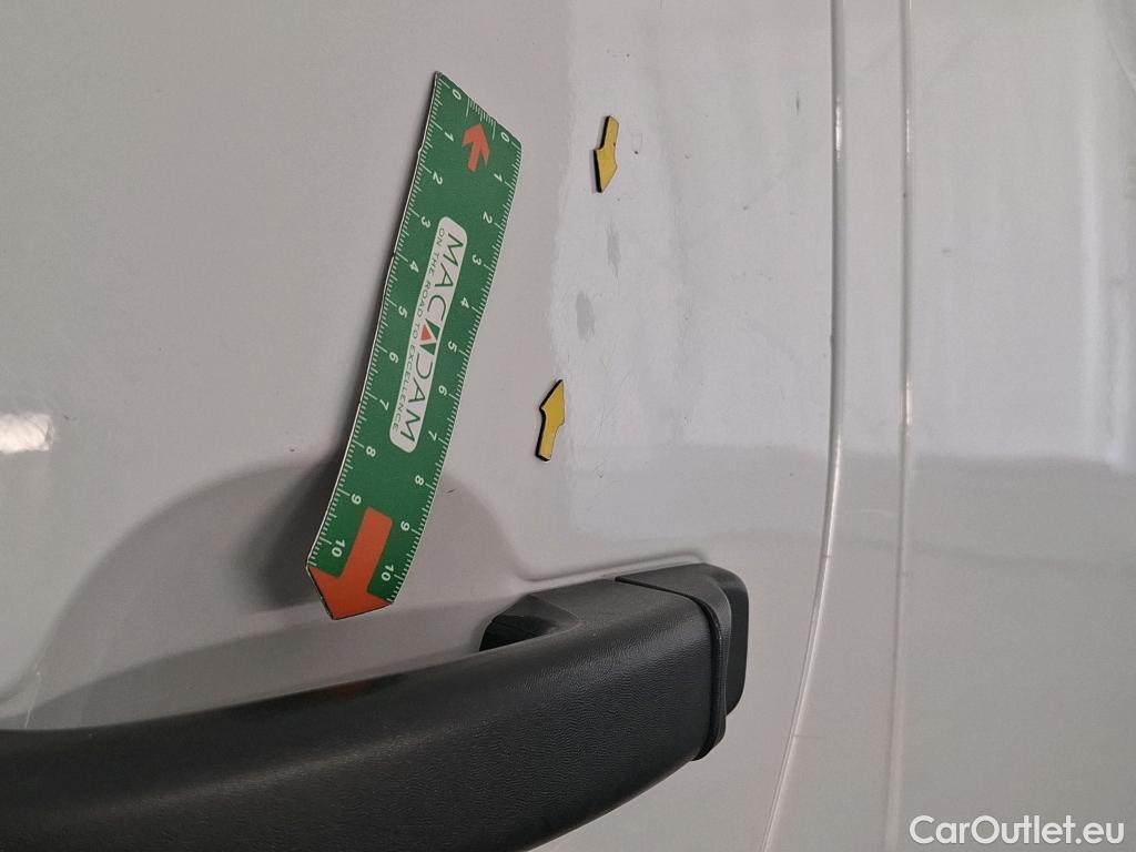  Renault  Trafic RENAULT  VU 4p Fourgon FG GCF L1H1 1000 dCi 95 E6 #104